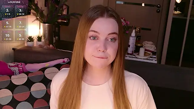 bratwifelina online show from March 19, 7:12 am