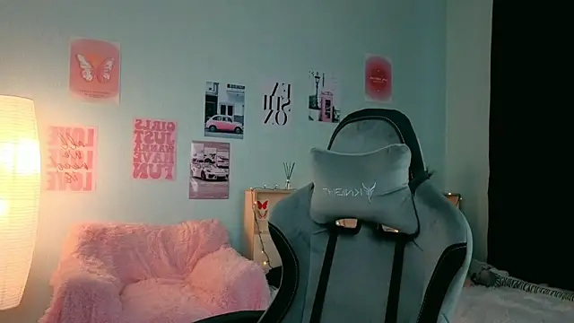 Snapshot of dinnerwithflowers chatting on February 10, 1:04 pm dinnerwithflowers online show from February 10, 1:04 pm