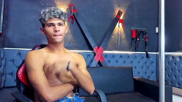 Snapshot of Axelgreyder chatting on February 5, 11:26 am Axelgreyder online show from February 5, 11:26 am