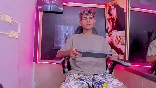 Snapshot of Axelgreyder chatting on February 6, 6:22 pm Axelgreyder online show from February 6, 6:22 pm