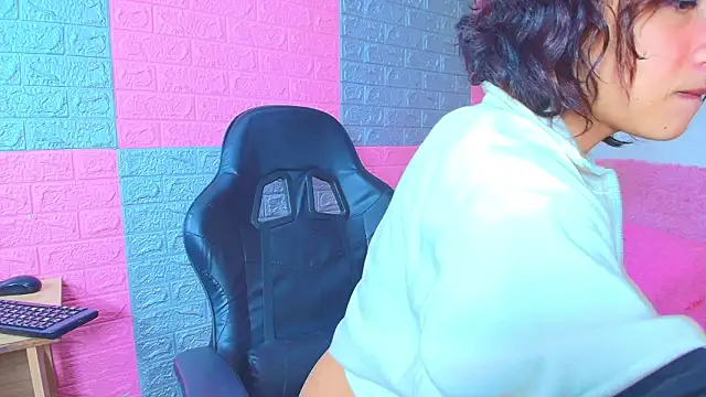 Snapshot of hotcakes_uwu chatting on March 15, 5:13 am hotcakes uwu online show from March 15, 5:13 am