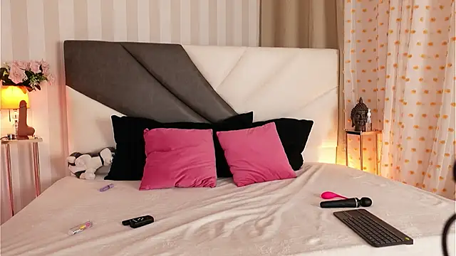 AlishaSuarez online show from February 8, 7:45 am