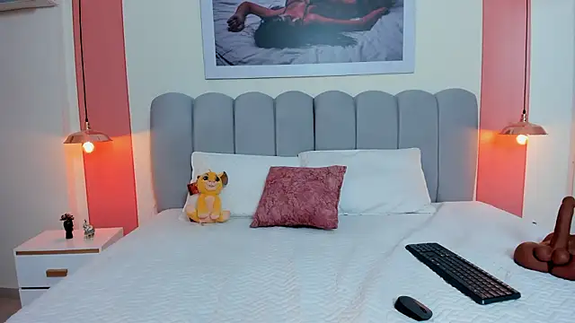 Snapshot of EmmaBoyd chatting on February 16, 12:01 pm EmmaBoyd online show from February 16, 12:01 pm