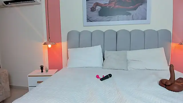 Snapshot of EmmaBoyd chatting on February 27, 12:05 pm EmmaBoyd online show from February 27, 12:05 pm