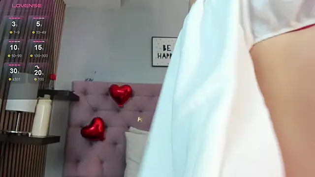 Snapshot of amber__moon1 chatting on February 14, 7:10 pm amber moon1 online show from February 14, 7:10 pm