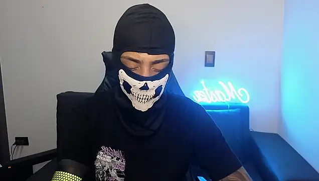 Snapshot of cash_master888 chatting on February 14, 11:23 pm cash master888 online show from February 14, 11:23 pm