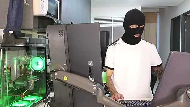 Snapshot of cash_master888 chatting on February 22, 11:09 am cash master888 online show from February 22, 11:09 am