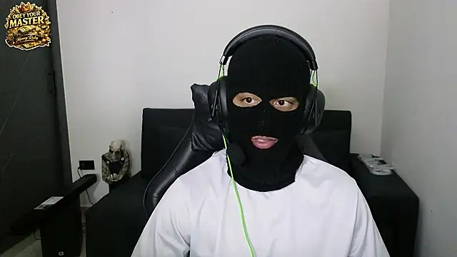 Snapshot of cash_master888 chatting on March 12, 12:39 am cash master888 online show from March 12, 12:39 am