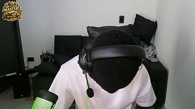 Snapshot of cash_master888 chatting on March 13, 1:51 pm cash master888 online show from March 13, 1:51 pm