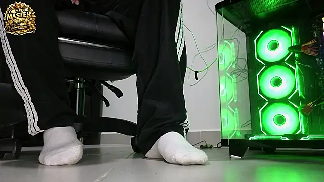 Snapshot of cash_master888 chatting on March 15, 5:35 am cash master888 online show from March 15, 5:35 am