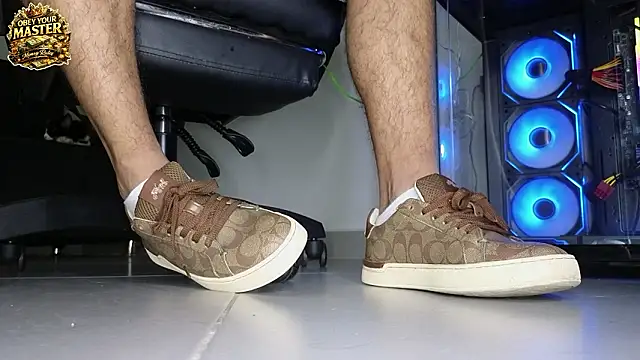 Snapshot of cash_master888 chatting on March 16, 9:52 pm cash master888 online show from March 16, 9:52 pm