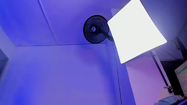 Snapshot of Emilyblackers chatting on February 3, 6:40 am Emilyblackers online show from February 3, 6:40 am