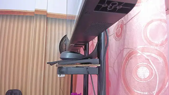 lovely  kiss   online show from March 11, 6:14 pm