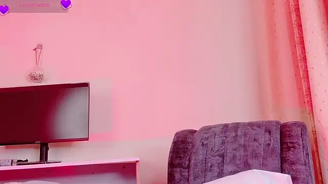 Snapshot of Valen_Sm chatting on March 20, 8:19 am Valen Sm online show from March 20, 8:19 am