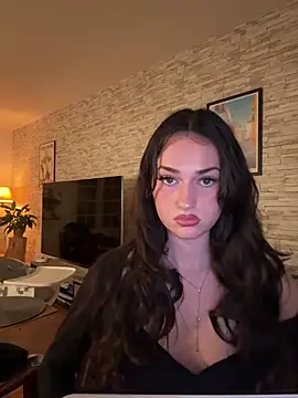 Snapshot of claraaaa06 chatting on February 20, 6:41 pm claraaaa06 online show from February 20, 6:41 pm