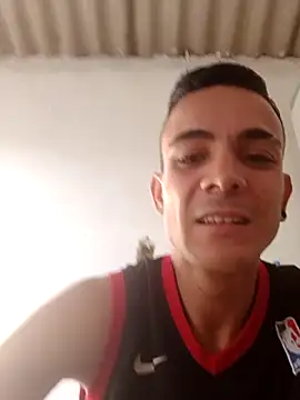 Snapshot of Lcmendes27 chatting on June 3, 7:19 pm Lcmendes27 online show from June 3, 7:19 pm