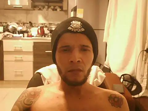 Snapshot of ELARKIMAN chatting on February 3, 4:10 am ELARKIMAN online show from February 3, 4:10 am