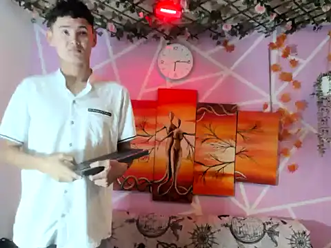 Milanhot2006 online show from February 14, 1:13 am