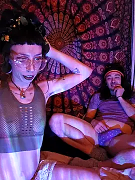 Snapshot of xxEMMxxx chatting on February 6, 8:51 am xxEMMxxx online show from February 6, 8:51 am