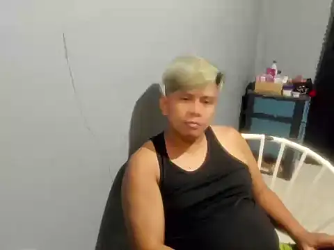 Snapshot of Clark_Asian chatting on February 3, 6:40 am Clark Asian online show from February 3, 6:40 am