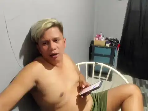 Snapshot of Clark_Asian chatting on February 8, 11:24 am Clark Asian online show from February 8, 11:24 am