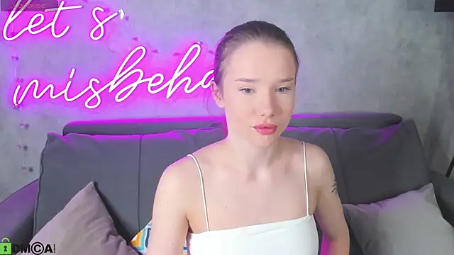 Nicole Vasquez online show from April 6, 1:14 am