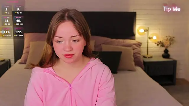 Snapshot of Kiss_Moon chatting on February 5, 7:18 pm Kiss Moon online show from February 5, 7:18 pm