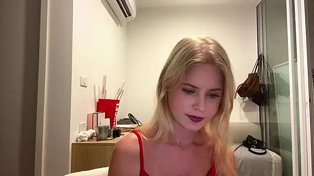 Snapshot of Slay_Swag chatting on February 1, 10:14 am Slay Swag online show from February 1, 10:14 am