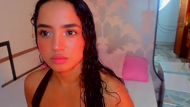 Emma Thompssonn online show from May 18, 12:00 pm