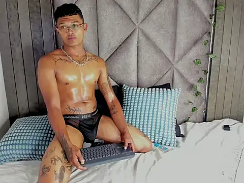 AndrewKenoxx  online show from February 27, 7:36 pm