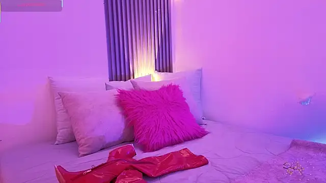 fransheskarossi online show from March 11, 12:11 pm