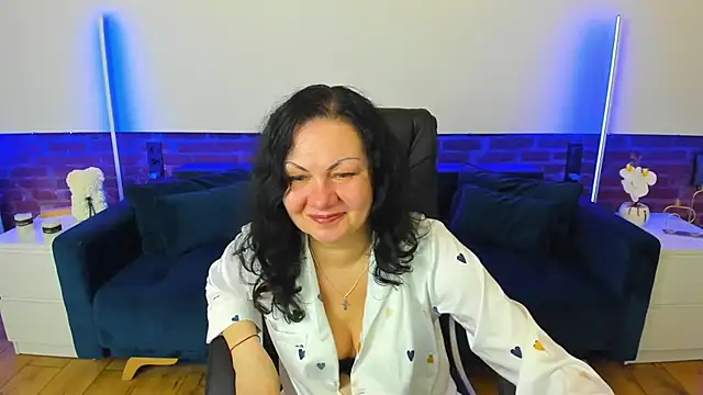 Snapshot of IrissMoon chatting on March 6, 6:43 am IrissMoon online show from March 6, 6:43 am