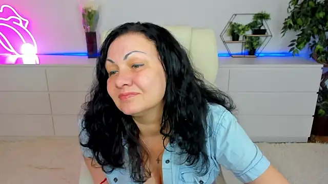 Snapshot of IrissMoon chatting on March 8, 6:23 pm IrissMoon online show from March 8, 6:23 pm