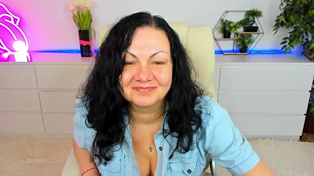 Snapshot of IrissMoon chatting on March 12, 6:30 am IrissMoon online show from March 12, 6:30 am