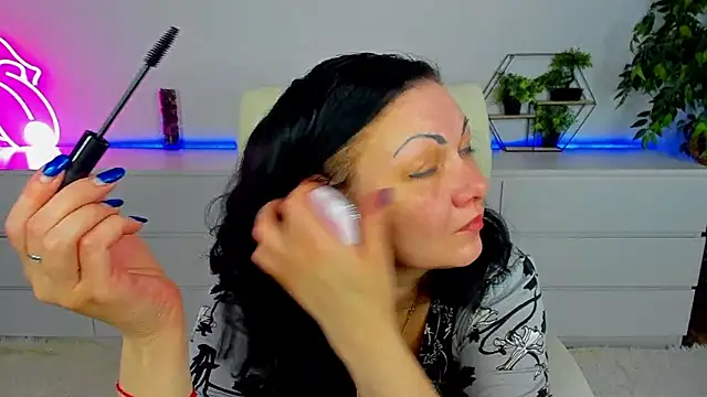 Snapshot of IrissMoon chatting on March 18, 6:49 am IrissMoon online show from March 18, 6:49 am