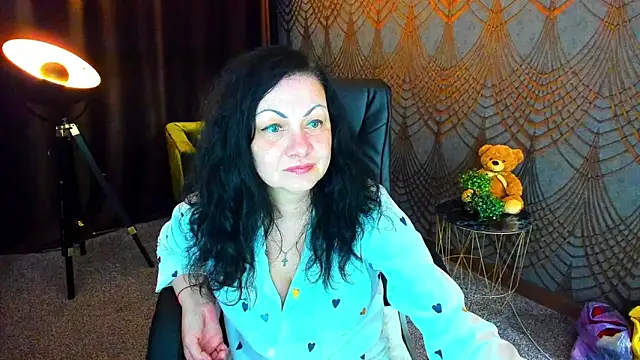 IrissMoon online show from May 20, 4:13 pm