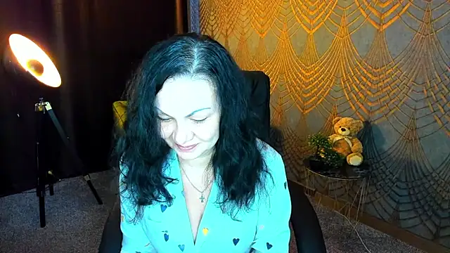 IrissMoon online show from May 22, 11:38 am