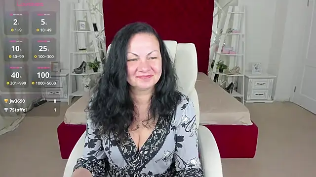 Snapshot of IrissMoon chatting on May 29, 5:49 am IrissMoon online show from May 29, 5:49 am