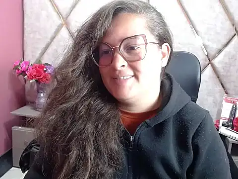 Snapshot of Sarah_Boobs_ chatting on February 27, 3:28 am Sarah Boobs online show from February 27, 3:28 am