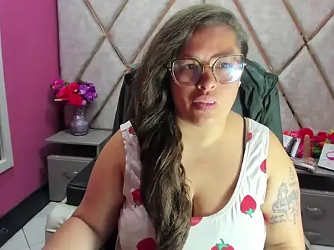 Snapshot of Sarah_Boobs_ chatting on March 19, 3:21 am Sarah Boobs online show from March 19, 3:21 am