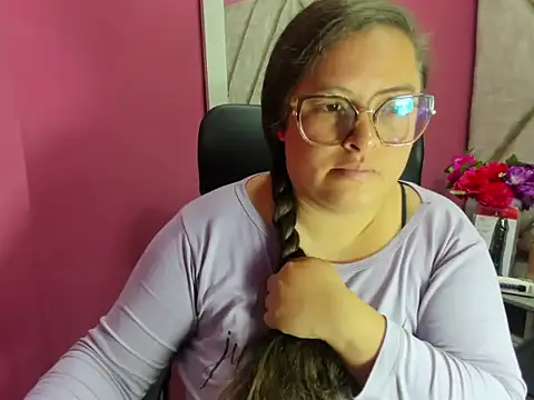 Snapshot of Sarah_Boobs_ chatting on March 21, 3:11 am Sarah Boobs online show from March 21, 3:11 am