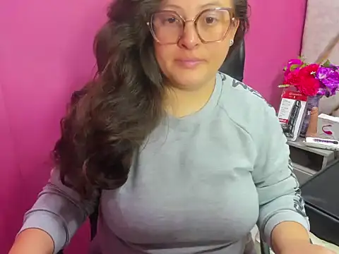 Snapshot of Sarah_Boobs_ chatting on March 31, 3:30 am Sarah Boobs online show from March 31, 3:30 am