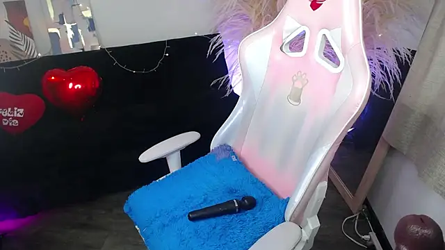 Snapshot of teylo80as chatting on May 16, 12:15 pm teylo80as online show from May 16, 12:15 pm