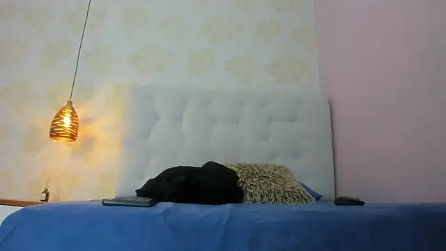 HANA RUSSO online show from March 7, 12:24 pm