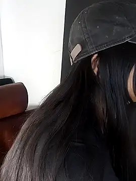 Emma Sweet- online show from January 18, 7:39 pm