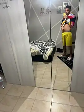 Snapshot of piccolo2002 chatting on January 17, 4:00 pm piccolo2002 online show from January 17, 4:00 pm