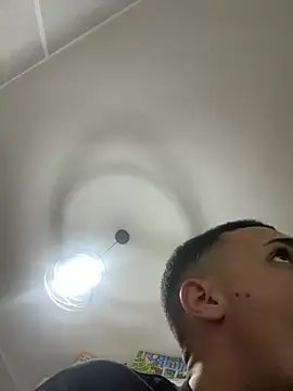 Snapshot of piccolo2002 chatting on February 5, 5:17 pm piccolo2002 online show from February 5, 5:17 pm