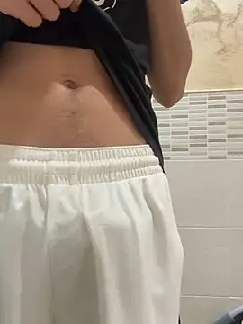 Snapshot of piccolo2002 chatting on March 7, 9:28 am piccolo2002 online show from March 7, 9:28 am