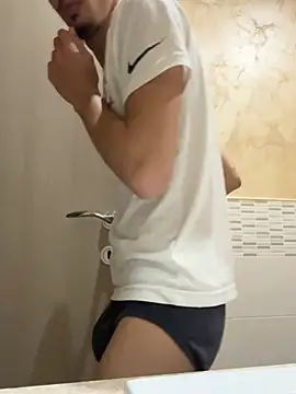 Snapshot of piccolo2002 chatting on March 19, 5:50 pm piccolo2002 online show from March 19, 5:50 pm