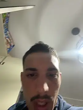 Snapshot of piccolo2002 chatting on March 30, 6:58 am piccolo2002 online show from March 30, 6:58 am